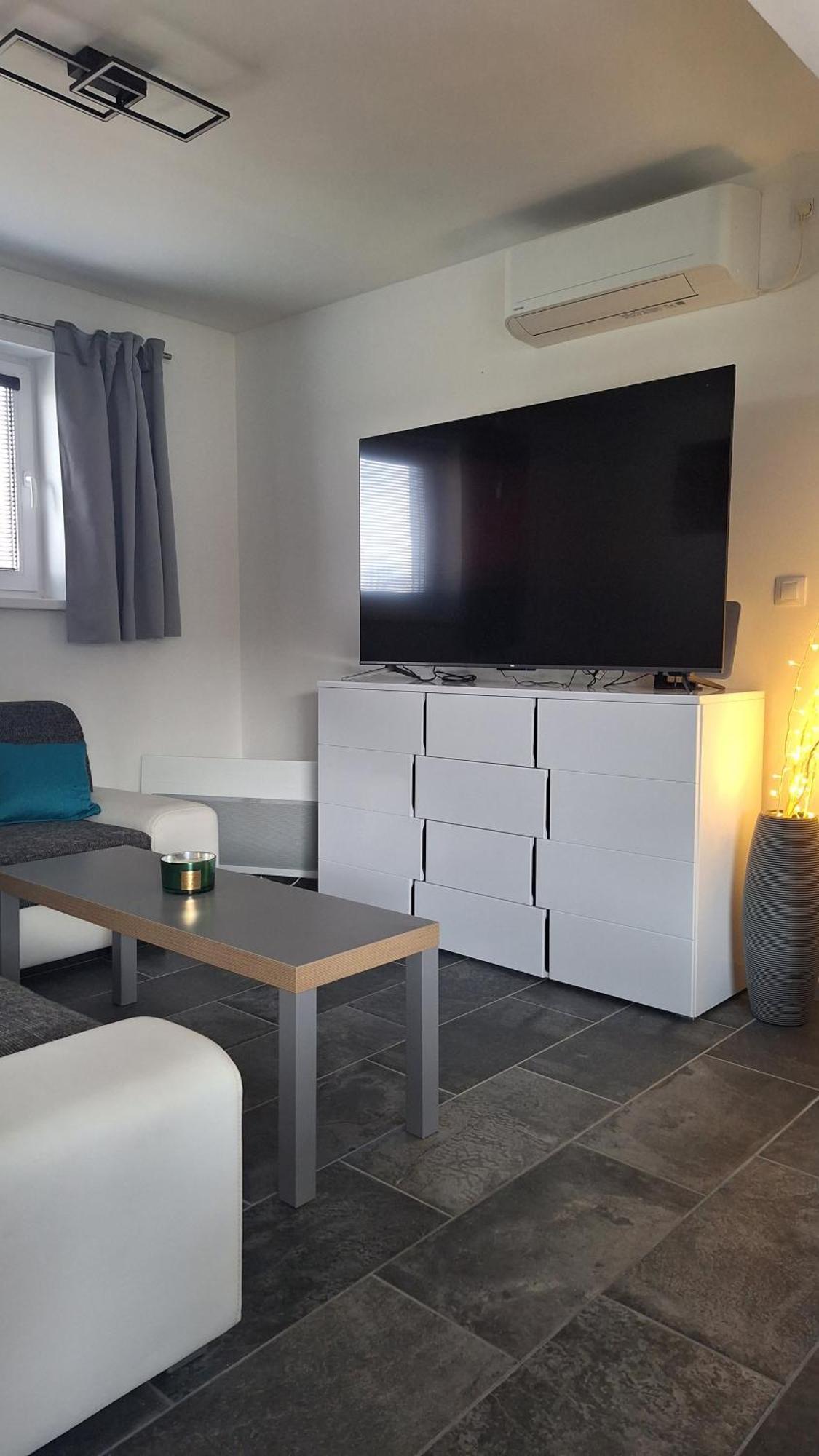 Bungalov Na Brehu Labe S Vlastnim Molem Pardubice Exterior foto