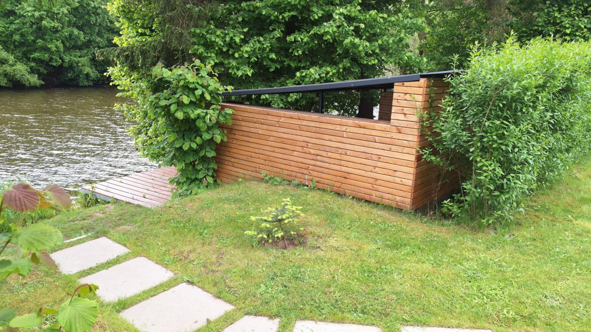Bungalov Na Brehu Labe S Vlastnim Molem Pardubice Exterior foto